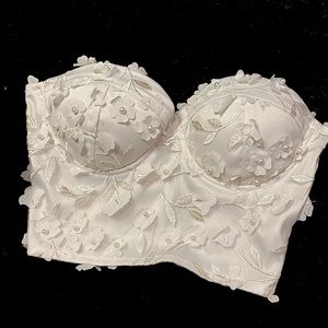 Floral 3D Daisy Corset Fit Crop Top - white